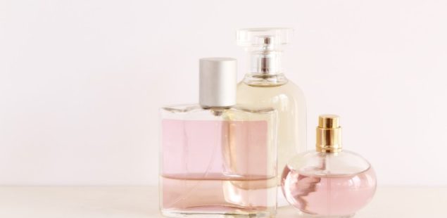 pink-glass-smell-fragrance-scent-bottles-perfume_t20_4l3Aky